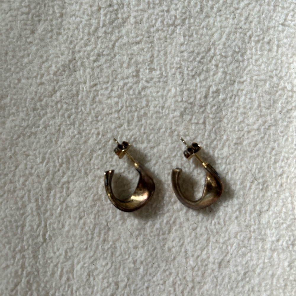 Chic Gold-Toned Earrings